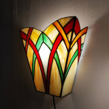 stained-glass-lamp-wallfitting