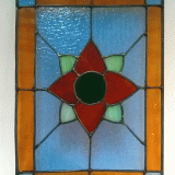 stained-glass-rde-flawer-on-blue