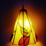 stained-glass-hanging-lamp-tulip-lighted